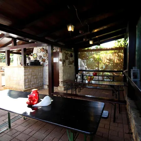 Apartament Lili Mit Pool, Grill Und Parkplatz Poreč