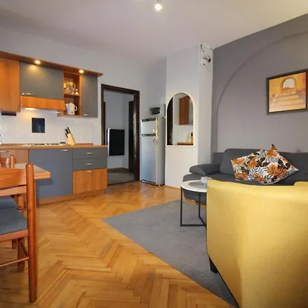 Lili Mit Pool, Grill Und Parkplatz Apartament *