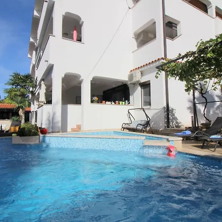 Lili Mit Pool, Grill Und Parkplatz Apartman