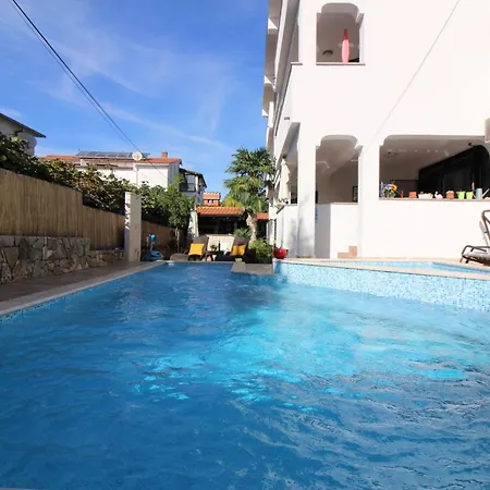 Lili Mit Pool, Grill Und Parkplatz Apartman *