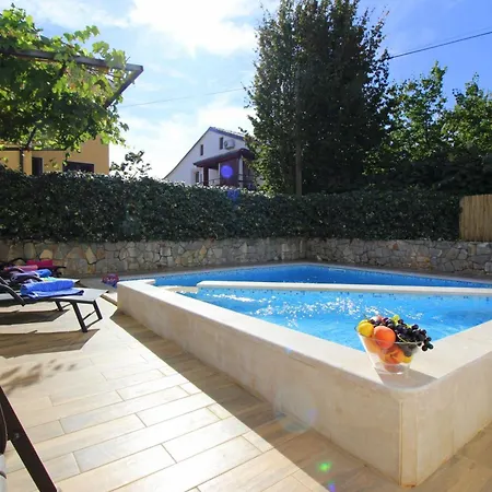 Lili Mit Pool, Grill Und Parkplatz Poreč