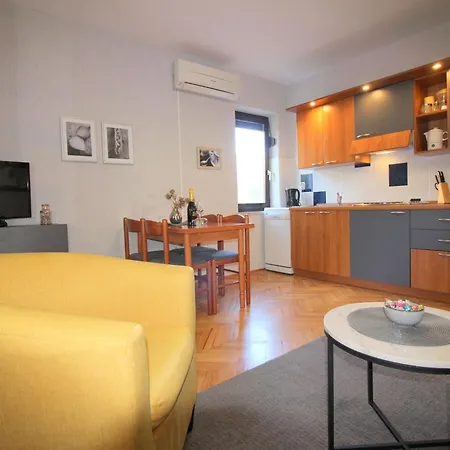 Lili Mit Pool, Grill Und Parkplatz Apartman *