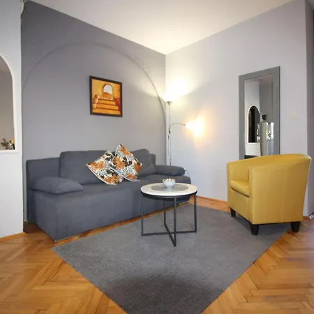 Lili Mit Pool, Grill Und Parkplatz Apartman Poreč