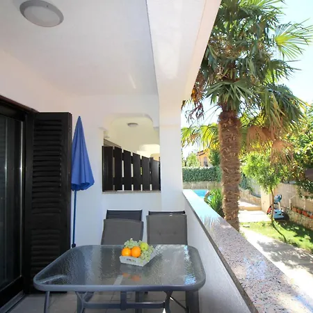 Lili Mit Pool, Grill Und Parkplatz Apartman Poreč