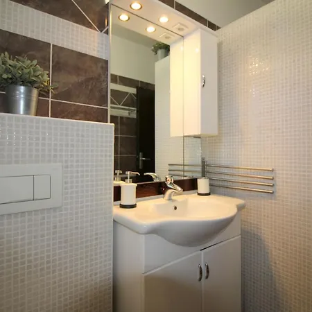 Apartman Lili Mit Pool, Grill Und Parkplatz Poreč