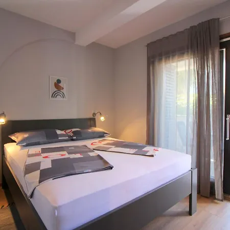 Apartman Lili Mit Pool, Grill Und Parkplatz *